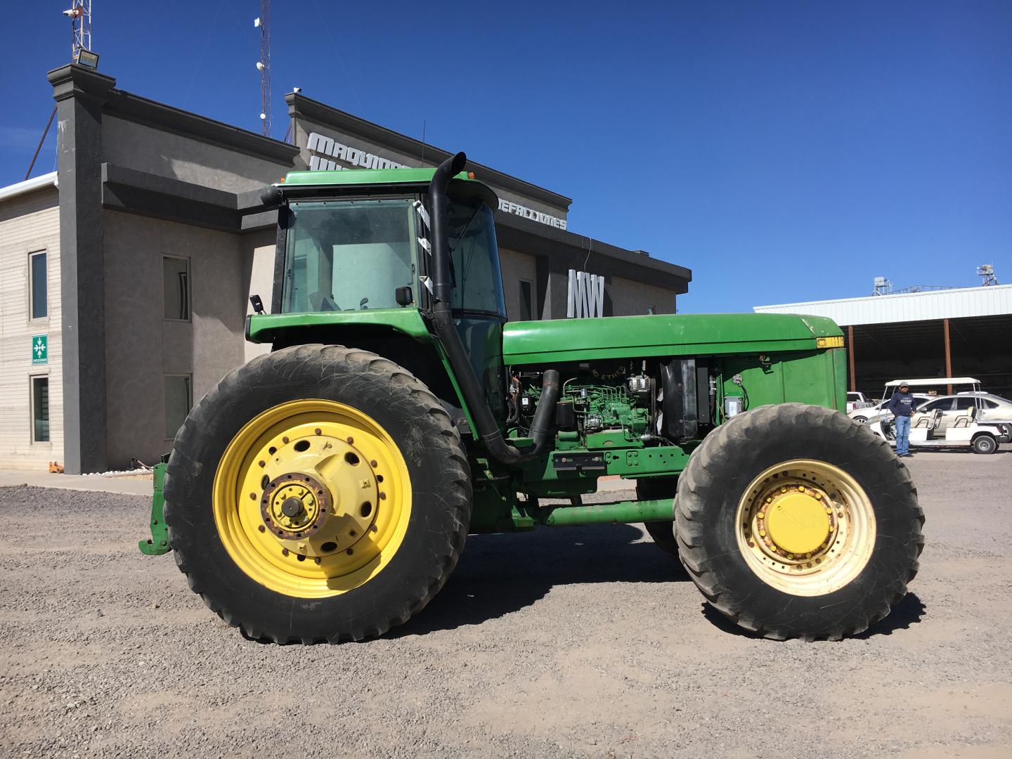 ./imagenes/INVOICE/2019/16909/TRACTOR AGRICOLA JOHN DEERE 4760 (2).JPG